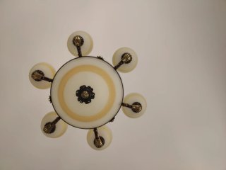 Lámpara de salón color miel y oro