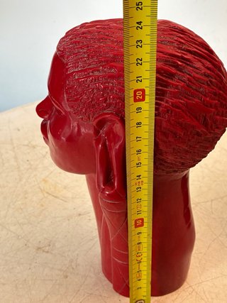 Figuras talladas de madera (2 unidades)