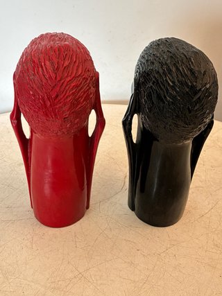 Figuras talladas de madera (2 unidades)
