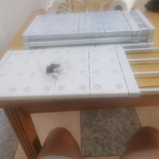 Estantería modular transparente y blanca
