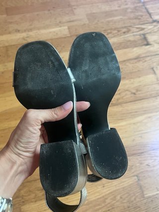Sandalias Uterqüe plateadas tacón bloque