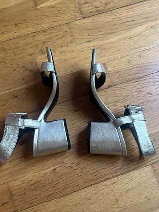 Sandalias Uterqüe plateadas tacón bloque