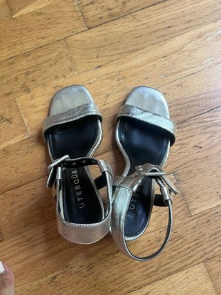 Sandalias Uterqüe plateadas tacón bloque