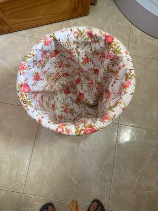 Cesto de ropa de mimbre con forro floral