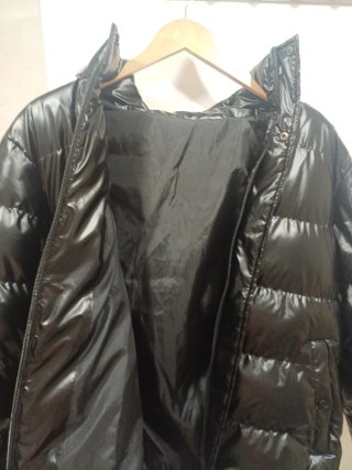 Abrigo acolchado negro brillante hombre
