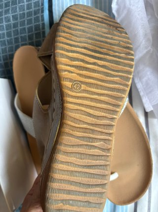 Lote de zapatos: cuña negra, sandalias plata y mar