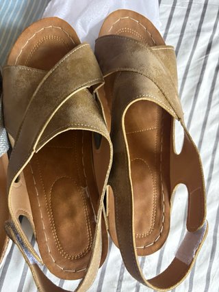 Lote de zapatos: cuña negra, sandalias plata y mar