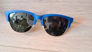 Gafas de sol infantiles azules y doradas