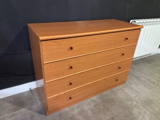 Cómoda de madera con 4 cajones