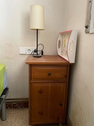 Armario, mesita de noche y comoda de madera Ikea
