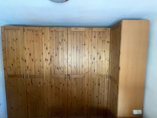 Armario, mesita de noche y comoda de madera Ikea