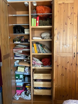 Armario, mesita de noche y comoda de madera Ikea