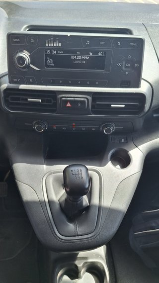 Opel Combo 2022, 6 velocidades, pocos km y pegatin