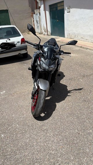 Kawasaki Z900 Plata 2023