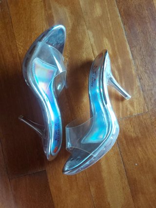 Tacones transparentes plateados talla 35