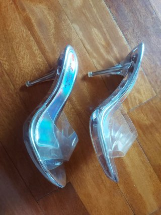 Tacones transparentes plateados talla 35