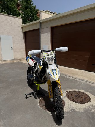 Moto Husqvarna Enduro/Motocross Azul/Blanca