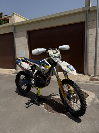 Moto Husqvarna Enduro/Motocross Azul/Blanca