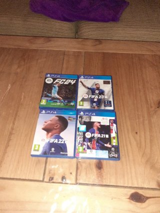 Lote 4 Giochi PS4: FIFA 21, 22, 23 e FC 24