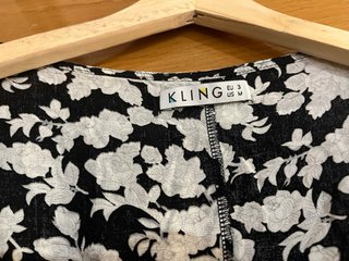 Mono Kling floral negro y blanco