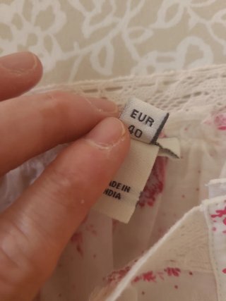 Blusa River Island floral rosa y blanco