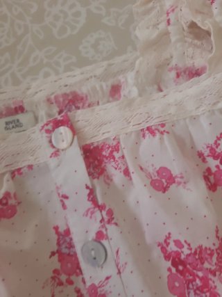 Blusa River Island floral rosa y blanco