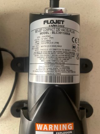 Bomba Flojet 12VDC 40 PSI + Adaptador