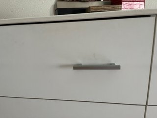 Cómoda de madera blanca