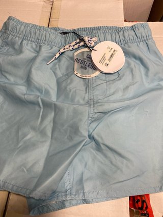 Bañador amarillo talla M, tallanun poco pequeño.