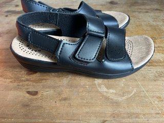 Sandalias ultraligeras ortopedia