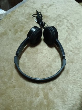 Cascos Grundig Negros y Plateados