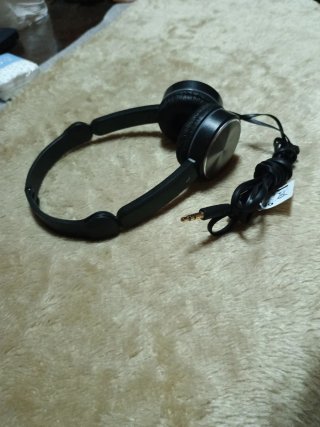 Cascos Grundig Negros y Plateados