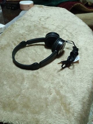 Cascos Grundig Negros y Plateados