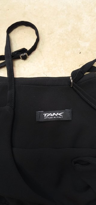 Top TANK nero con spalline e balze