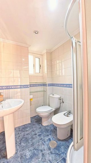 Piso en alquiler en Tres Huertas - El Torrejón - El Cerezo en Sevilla
