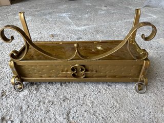 Macetero Forja Dorado con Soporte