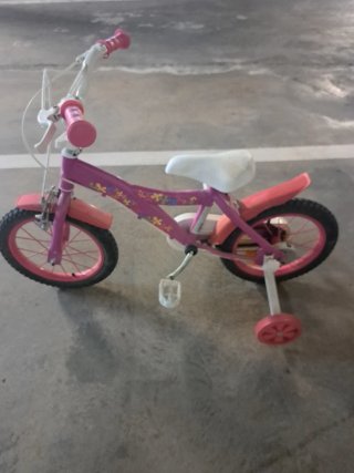 Bicicleta niña rosa con ruedines
