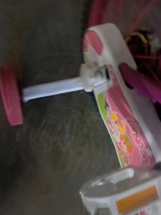 Bicicleta niña rosa con ruedines