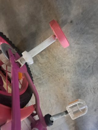 Bicicleta niña rosa con ruedines