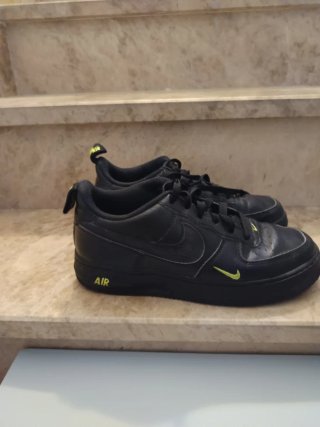 Nike Air Force 1 Negro/Amarillo