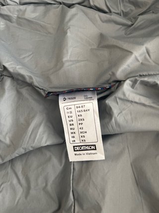 Chubasquero Decathlon Negro con Capucha