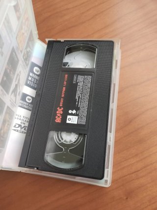 Lote VHS: AC/DC + The Beatles