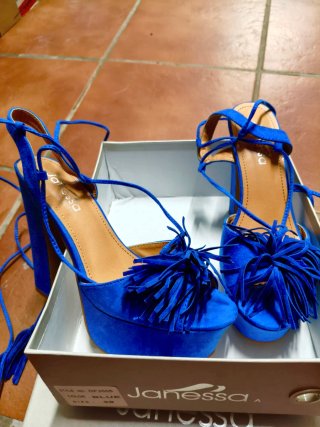 Sandalias Janessa tacón alto azul  SIN ESTRENAR.