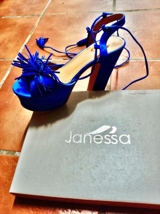 Sandalias Janessa tacón alto azul  SIN ESTRENAR.