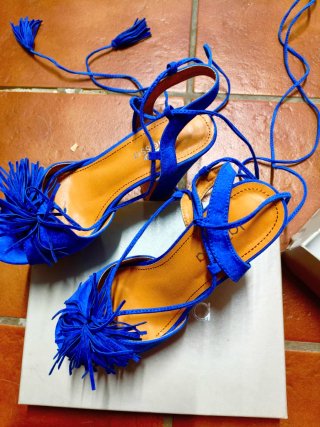 Sandalias Janessa tacón alto azul  SIN ESTRENAR.