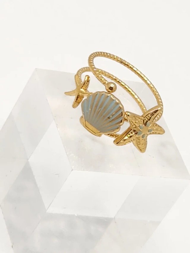 Anillo Chapado en Oro con Concha y Estrellas