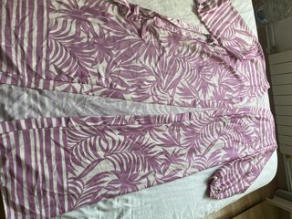 Kimono estampado hojas morado y blanco