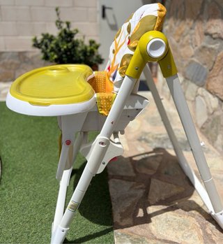Trona infantil Piku con bandeja