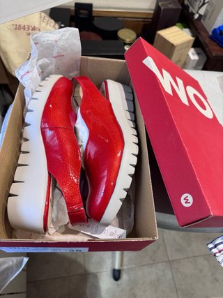 Zapatos wonders de piel, rojos sin estrenar