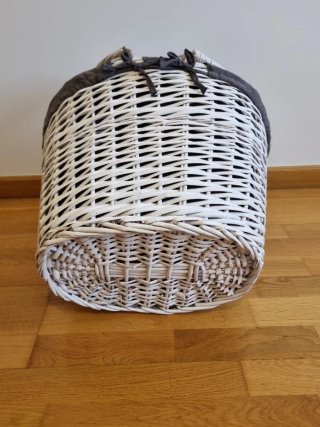 Cesto em vime branco com forro em tecido cinza